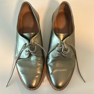 Vince Camuto silver lace flats